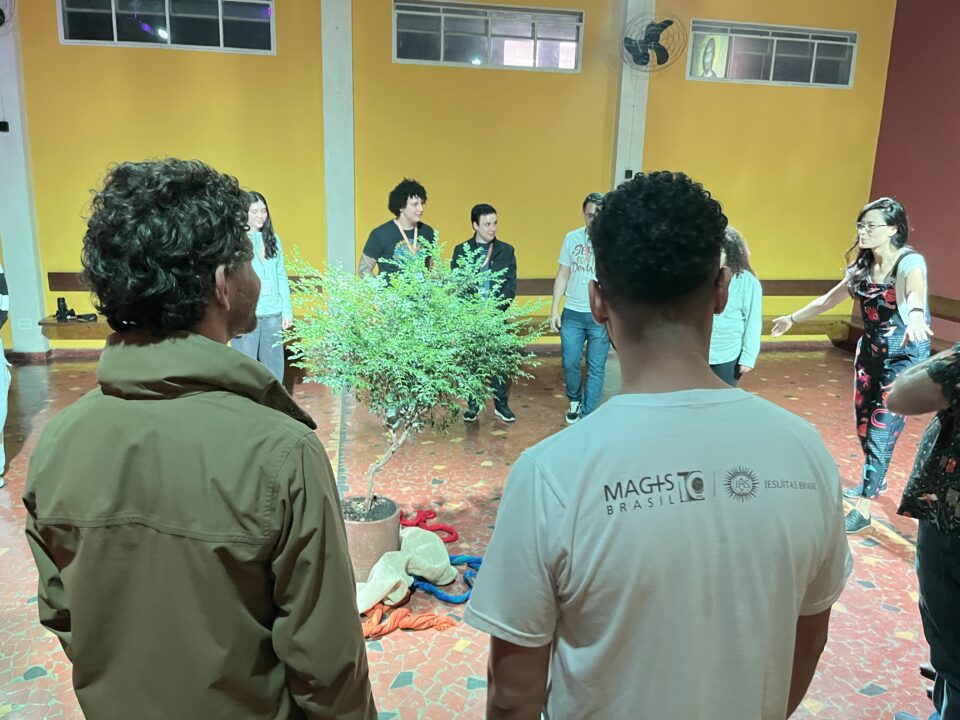 Jovens participam do Fórum Econômico Socioambiental das Juventudes em São Paulo, promovido pelo Centro MAGIS Anchietanum.